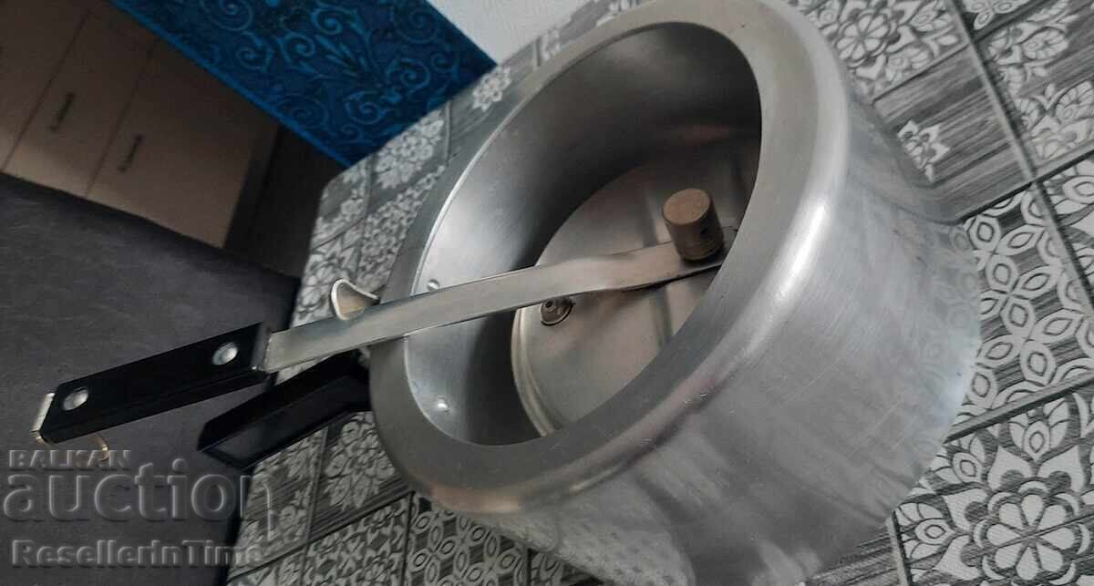 Тенджера под налягане, 4 литра с цена € 19.00 | 37.16 лв.