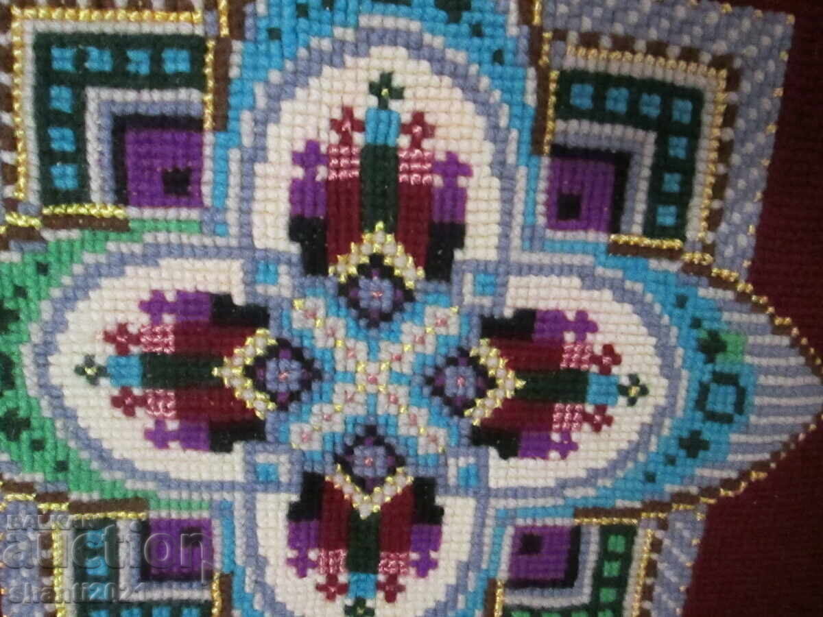 Аукцион 2 броя калъфки за възглавници, ръчна бродерия, 36х36см. Аукцион 2 броя калъфки за възглавници, ръчна бродерия, 36х36см.