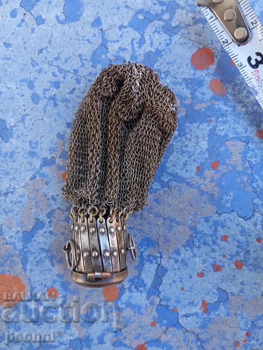 Auction Women's coin purse from the 1936 Berlin Olympics. Auction Women's coin purse from the 1936 Berlin Olympics.