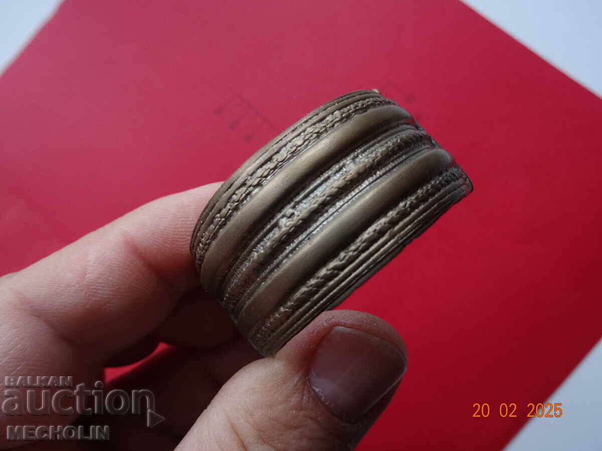 Delivery of BEAUTIFUL BRACELET VERY OLD BRACELET