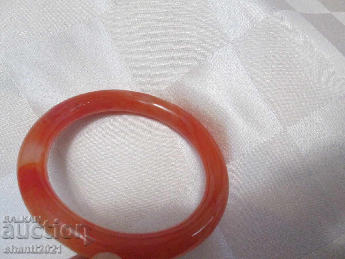 Auction Bracelet made of solid red agate, semi-precious stone, 8.5x6.5cm. Auction Bracelet made of solid red agate, semi-precious stone, 8.5x6.5cm.