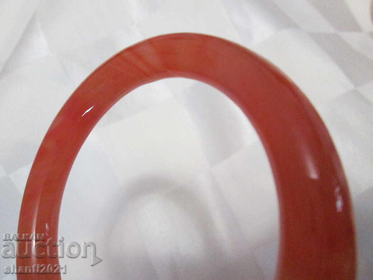 Delivery of Bracelet made of solid red agate, semi-precious stone, 8.5x6.5cm. Delivery of Bracelet made of solid red agate, semi-precious stone, 8.5x6.5cm.