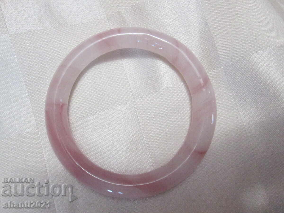 Delivery of Bracelet made of solid rose quartz, semi-precious stone, 8.5x6.5cm. Delivery of Bracelet made of solid rose quartz, semi-precious stone, 8.5x6.5cm.