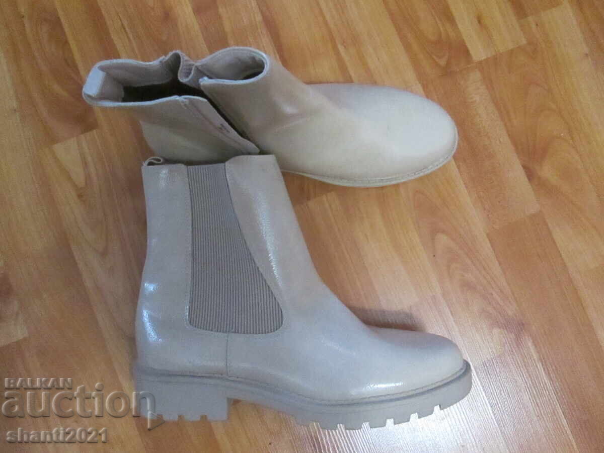 New women's boots KIABI, size 42, beige, eco leather with price 45.00 BGN | € 23.01 New women's boots KIABI, size 42, beige, eco leather with price 45.00 BGN | € 23.01