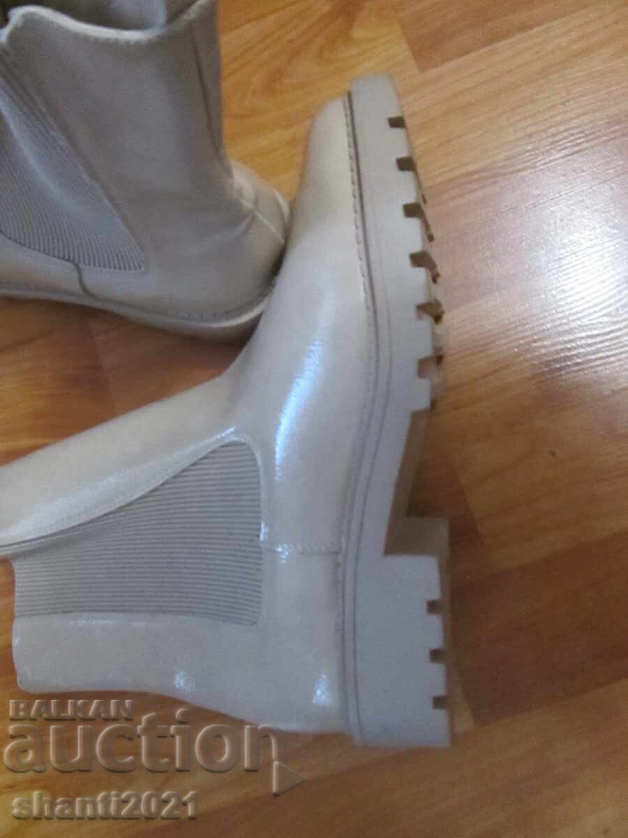 Auction New women's boots KIABI, size 42, beige, eco leather Auction New women's boots KIABI, size 42, beige, eco leather