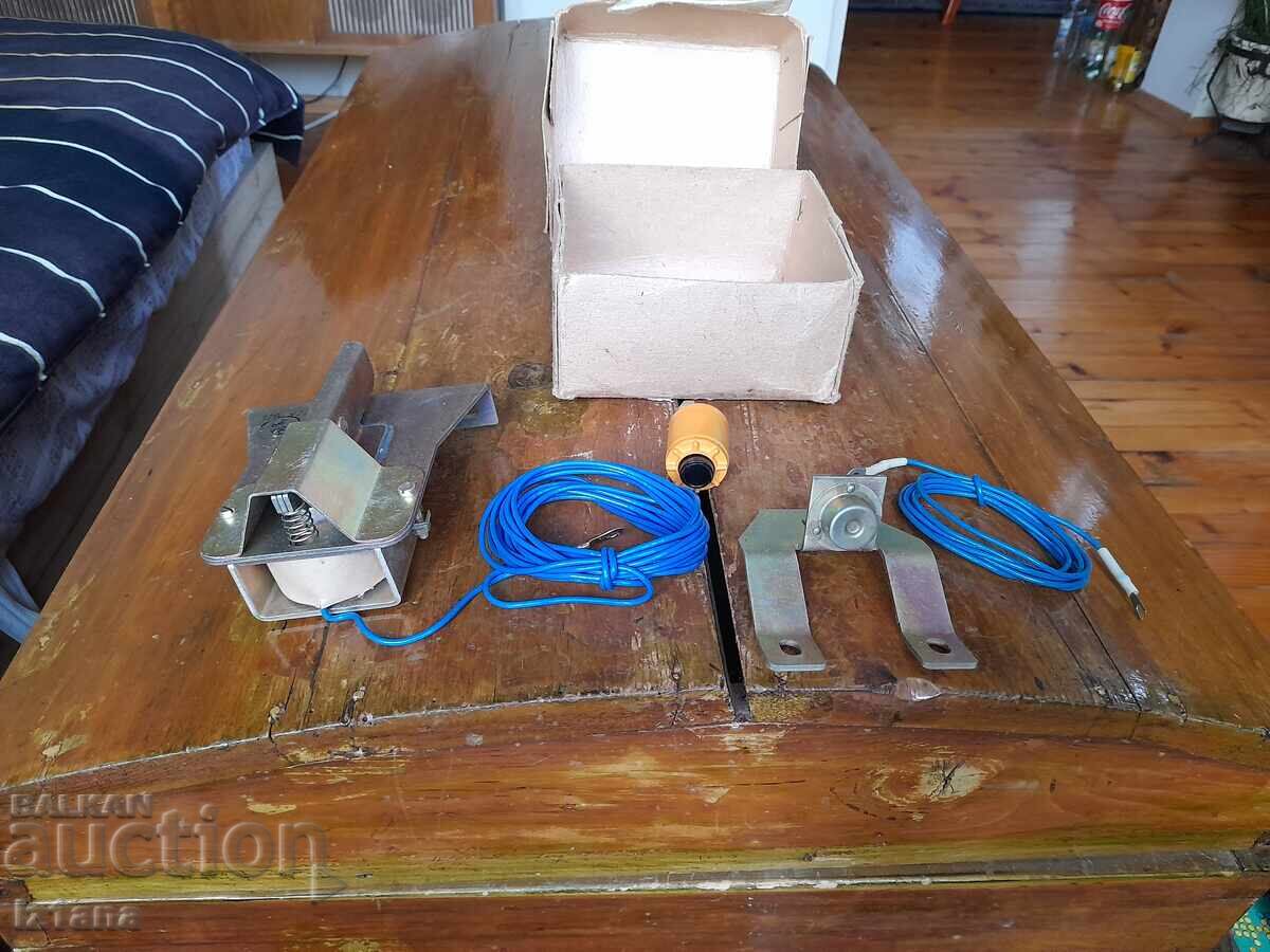 Old electric trunk lock VAZ 2101,Lada,Zhiguli with price 100.00 BGN | € 51.13 Old electric trunk lock VAZ 2101,Lada,Zhiguli with price 100.00 BGN | € 51.13