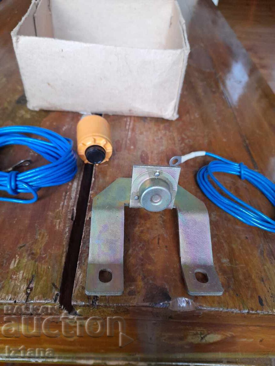 Old electric trunk lock VAZ 2101,Lada,Zhiguli - 6 Old electric trunk lock VAZ 2101,Lada,Zhiguli - 6