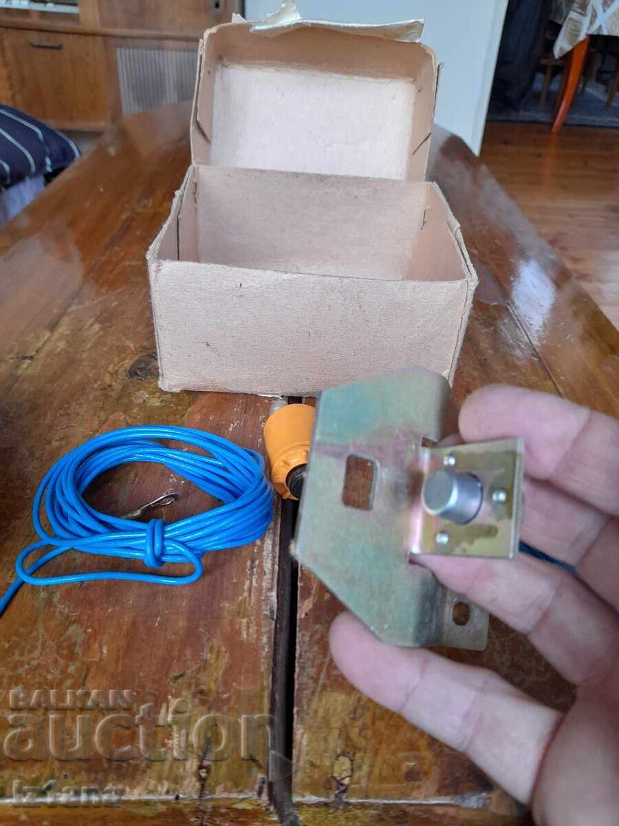 Old electric trunk lock VAZ 2101,Lada,Zhiguli - 7 Old electric trunk lock VAZ 2101,Lada,Zhiguli - 7