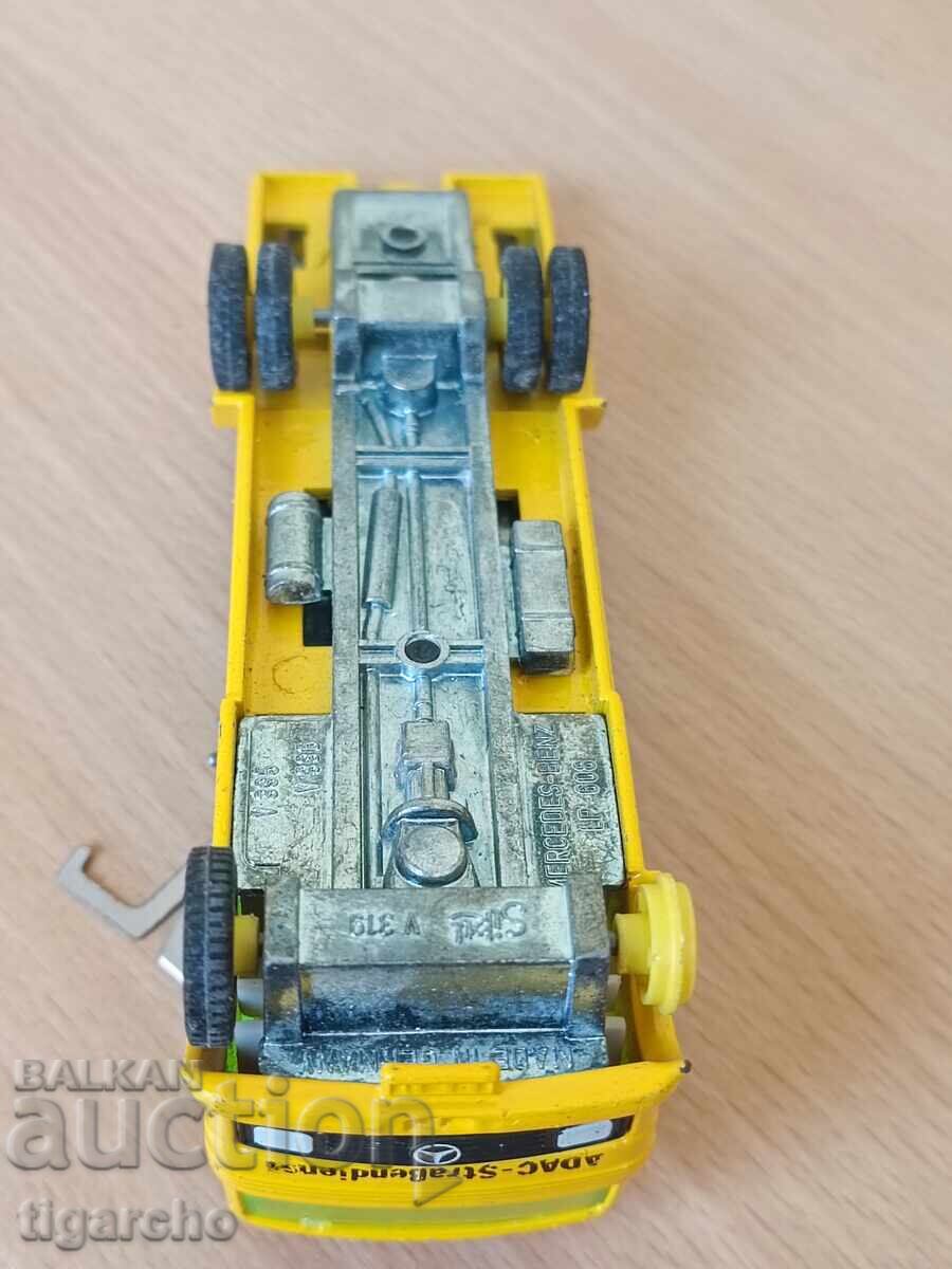 Delivery of Mercedes metal truck Delivery of Mercedes metal truck