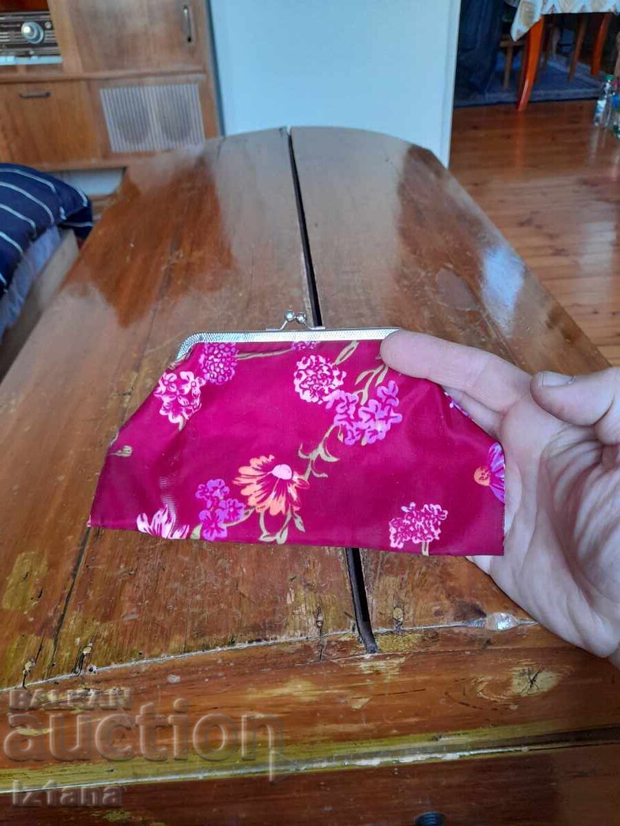 Δημοπρασία Πορτοφόλι της ηλικιωμένης κυρίας Δημοπρασία Πορτοφόλι της ηλικιωμένης κυρίας