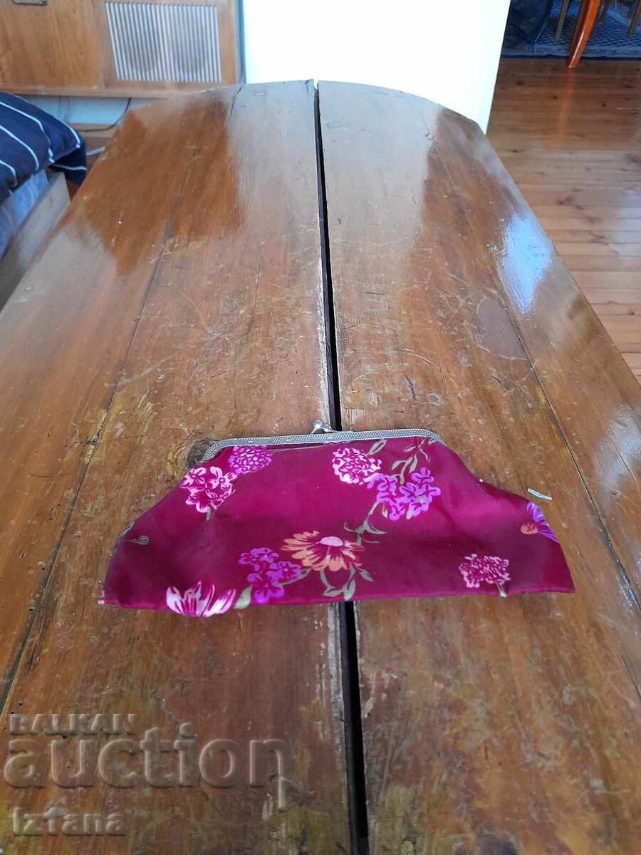 Πορτοφόλι της ηλικιωμένης κυρίας Πορτοφόλι της ηλικιωμένης κυρίας