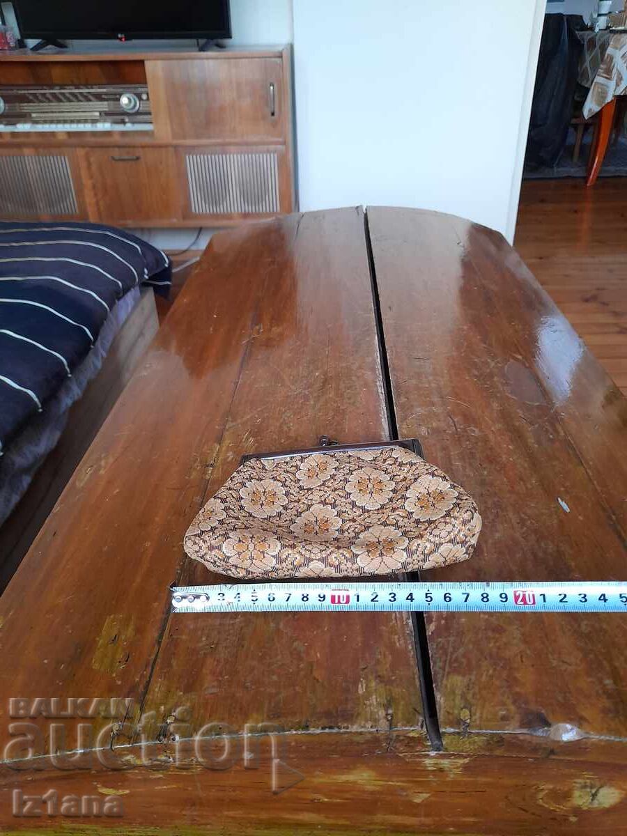 Old lady's purse with price 27.00 BGN | € 13.80 Old lady's purse with price 27.00 BGN | € 13.80