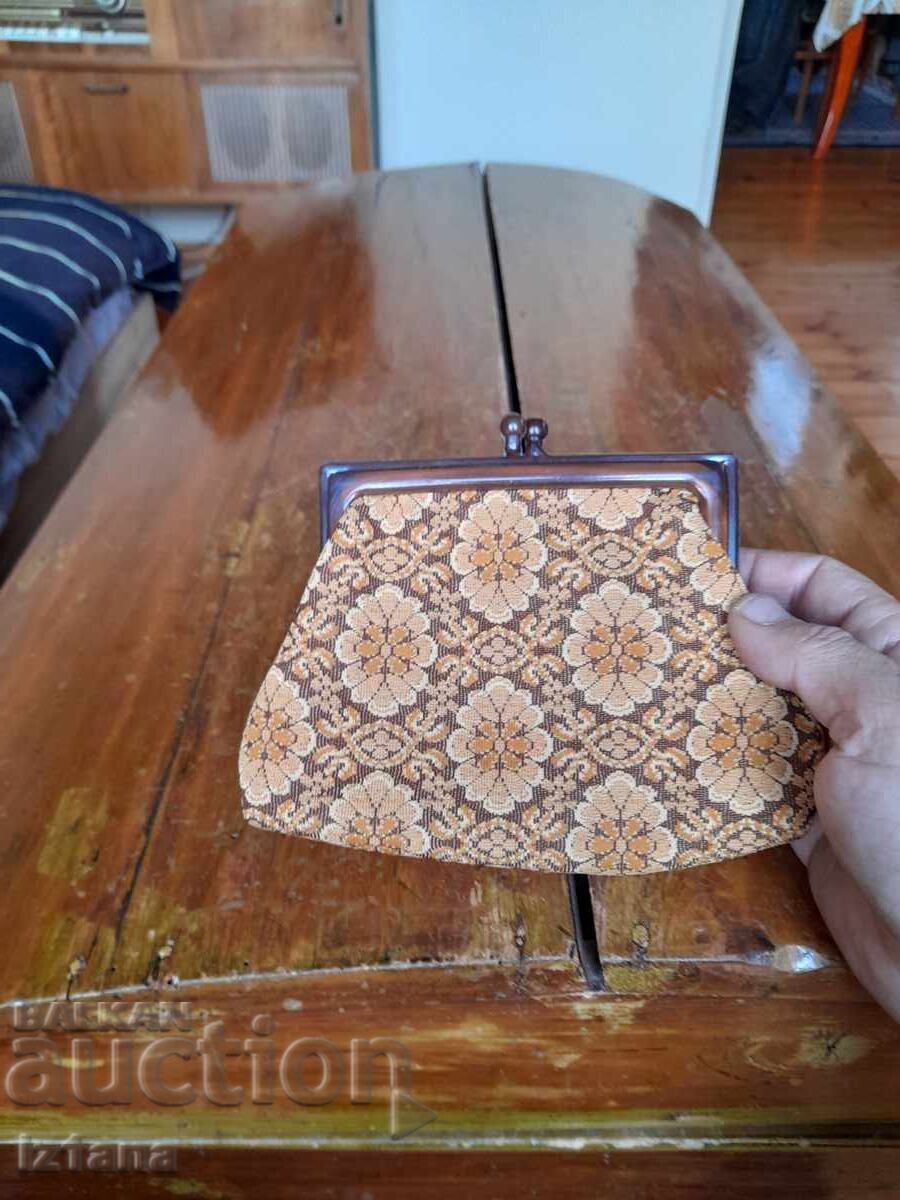 Auction Old lady's purse Auction Old lady's purse