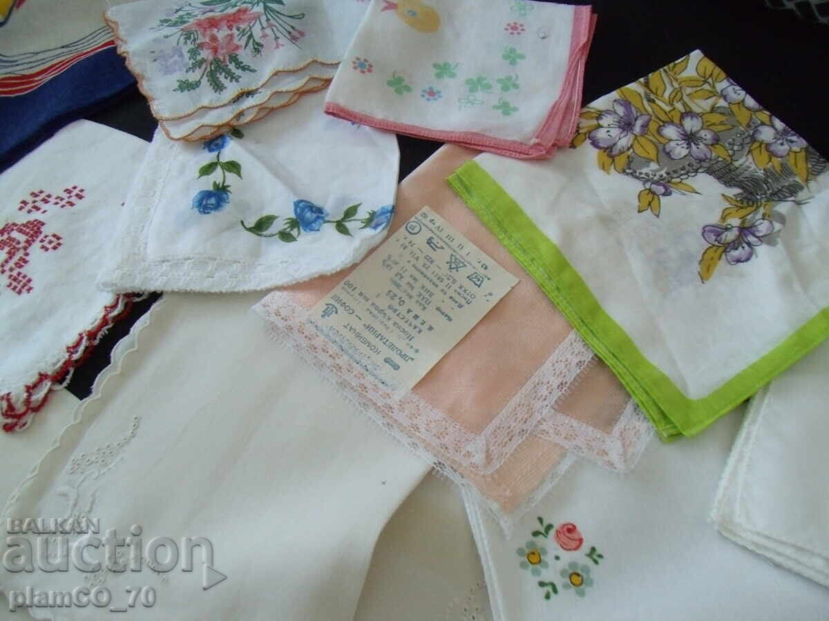 No.*7893 μικρή συλλογή - 60 κομμάτια παλιά μαντήλια με τιμή 70.00 BGN | € 35.79 No.*7893 μικρή συλλογή - 60 κομμάτια παλιά μαντήλια με τιμή 70.00 BGN | € 35.79