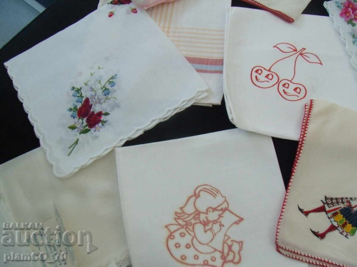 Δημοπρασία No.*7893 μικρή συλλογή - 60 κομμάτια παλιά μαντήλια Δημοπρασία No.*7893 μικρή συλλογή - 60 κομμάτια παλιά μαντήλια