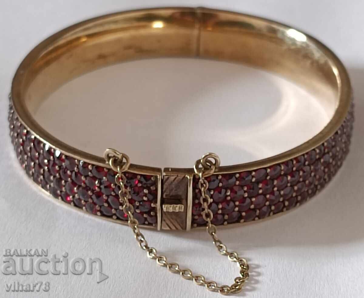 Gold-plated silver bracelet with Bohemian garnets Gold-plated silver bracelet with Bohemian garnets