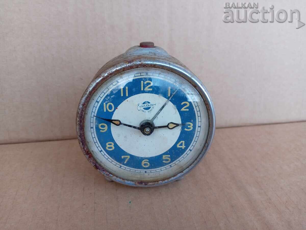 alarm clock YEREVAN clock factory retro with price 21.00 BGN | € 10.74 alarm clock YEREVAN clock factory retro with price 21.00 BGN | € 10.74