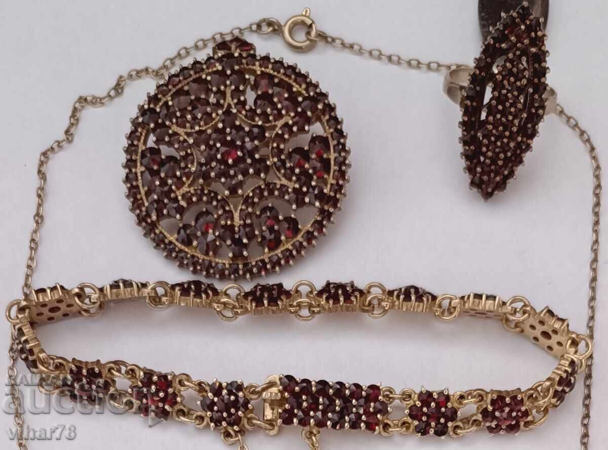 Auction  Very beautiful gold-plated silver set with Bohemian garnets -