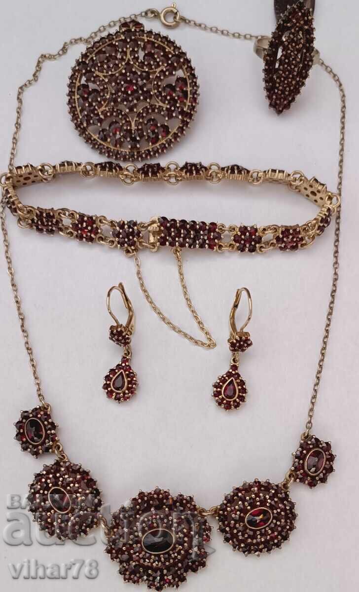Delivery of Very beautiful gold-plated silver set with Bohemian garnets -
