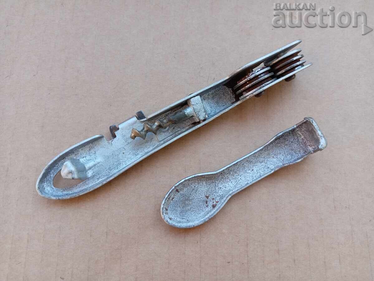 παρτίδα δύο ρετρό UNIVERSAL ανοιχτήρια μπουκαλιών με τιμή 21.00 BGN | € 10.74 παρτίδα δύο ρετρό UNIVERSAL ανοιχτήρια μπουκαλιών με τιμή 21.00 BGN | € 10.74