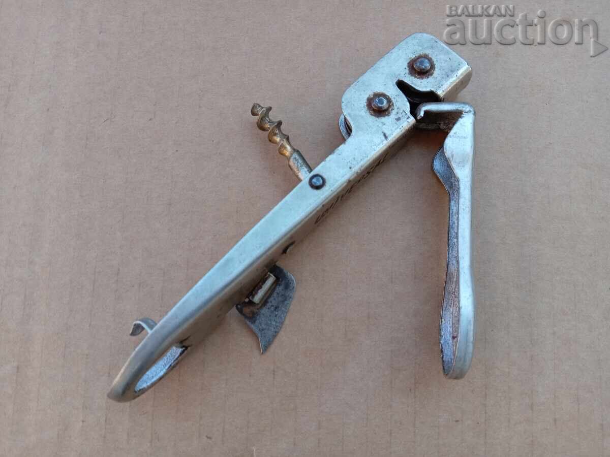 Παράδοση παρτίδα δύο ρετρό UNIVERSAL ανοιχτήρια μπουκαλιών Παράδοση παρτίδα δύο ρετρό UNIVERSAL ανοιχτήρια μπουκαλιών