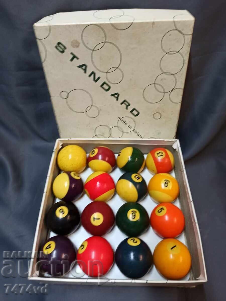 Set standard belgian de bile de biliard.
