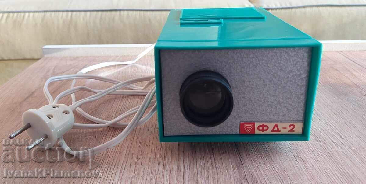 Un proiector de la Soca funcționează cu o cutie pentru cunoscători cu preț € 18.00 | 35.20 BGN Un proiector de la Soca funcționează cu o cutie pentru cunoscători cu preț € 18.00 | 35.20 BGN