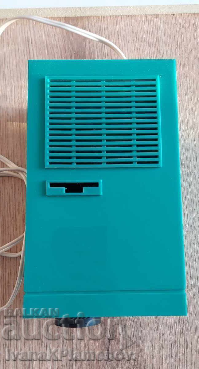 Auction  A projector from Soca works with a box for connoisseurs