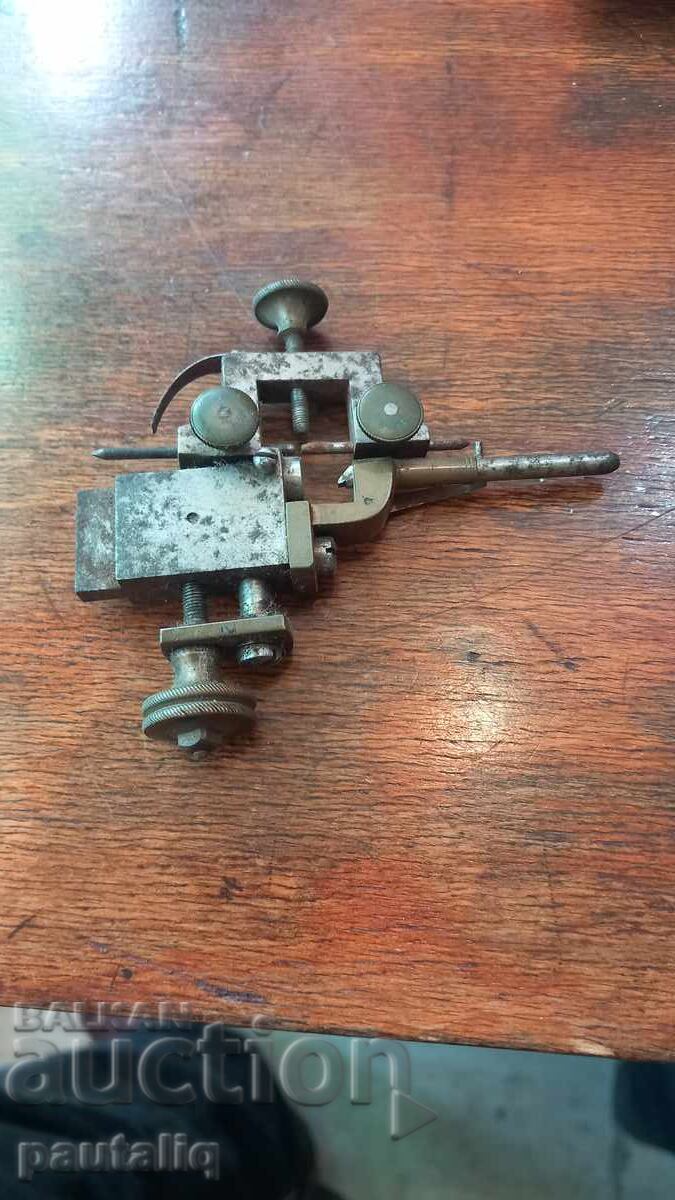 CLOCK DEVICE CLOCK DEVICE