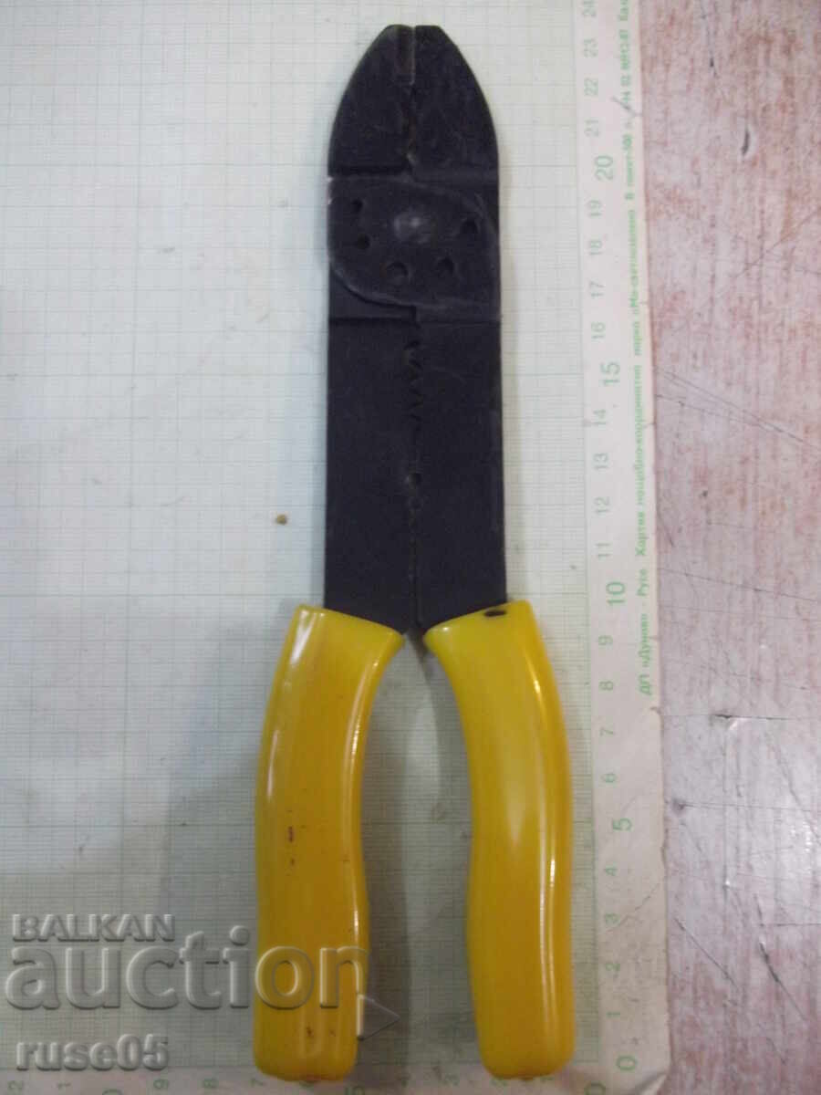 Auction Terminal crimping pliers working Auction Terminal crimping pliers working