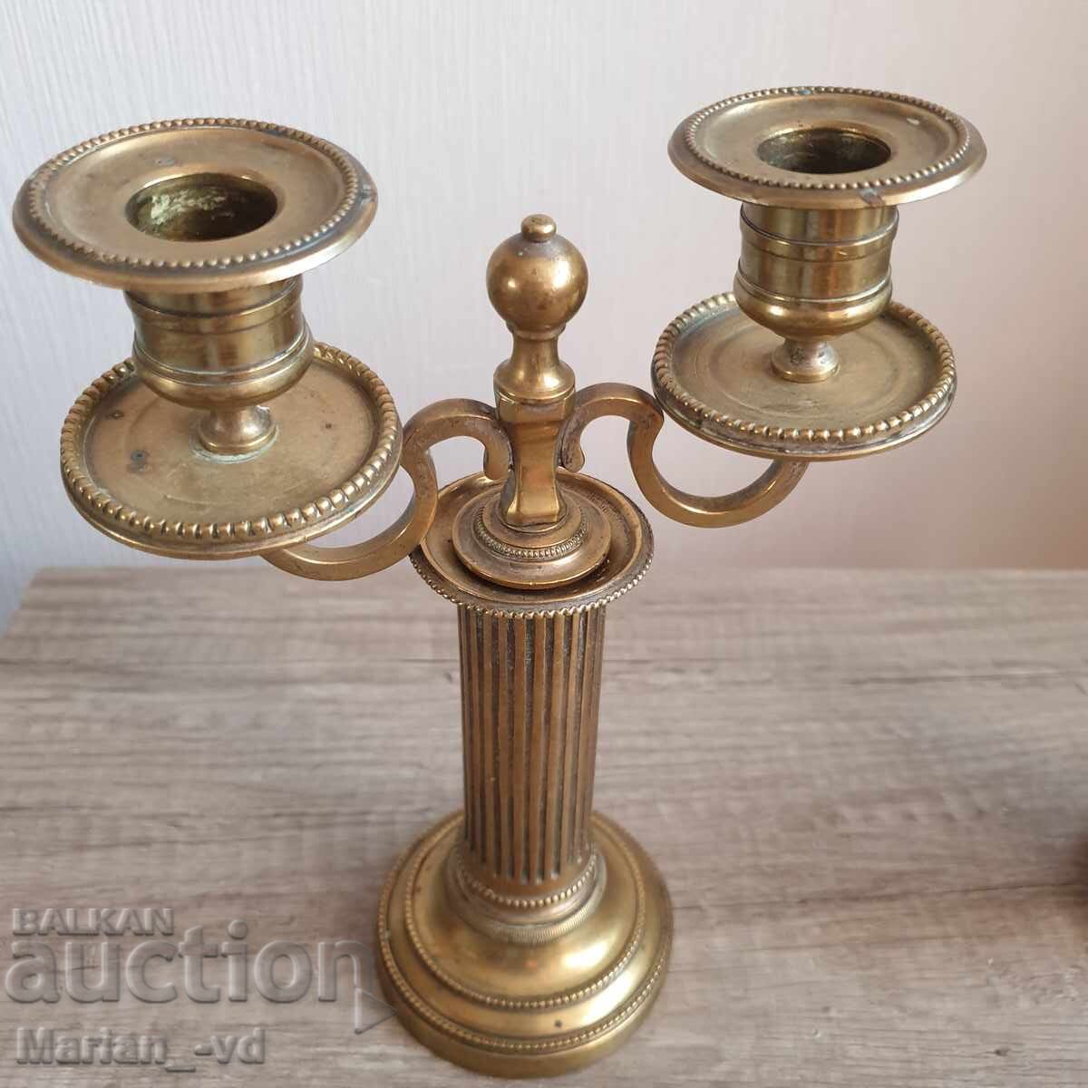 Παράδοση Σετ με δύο μπρούτζινα κηροπήγια Παράδοση Σετ με δύο μπρούτζινα κηροπήγια