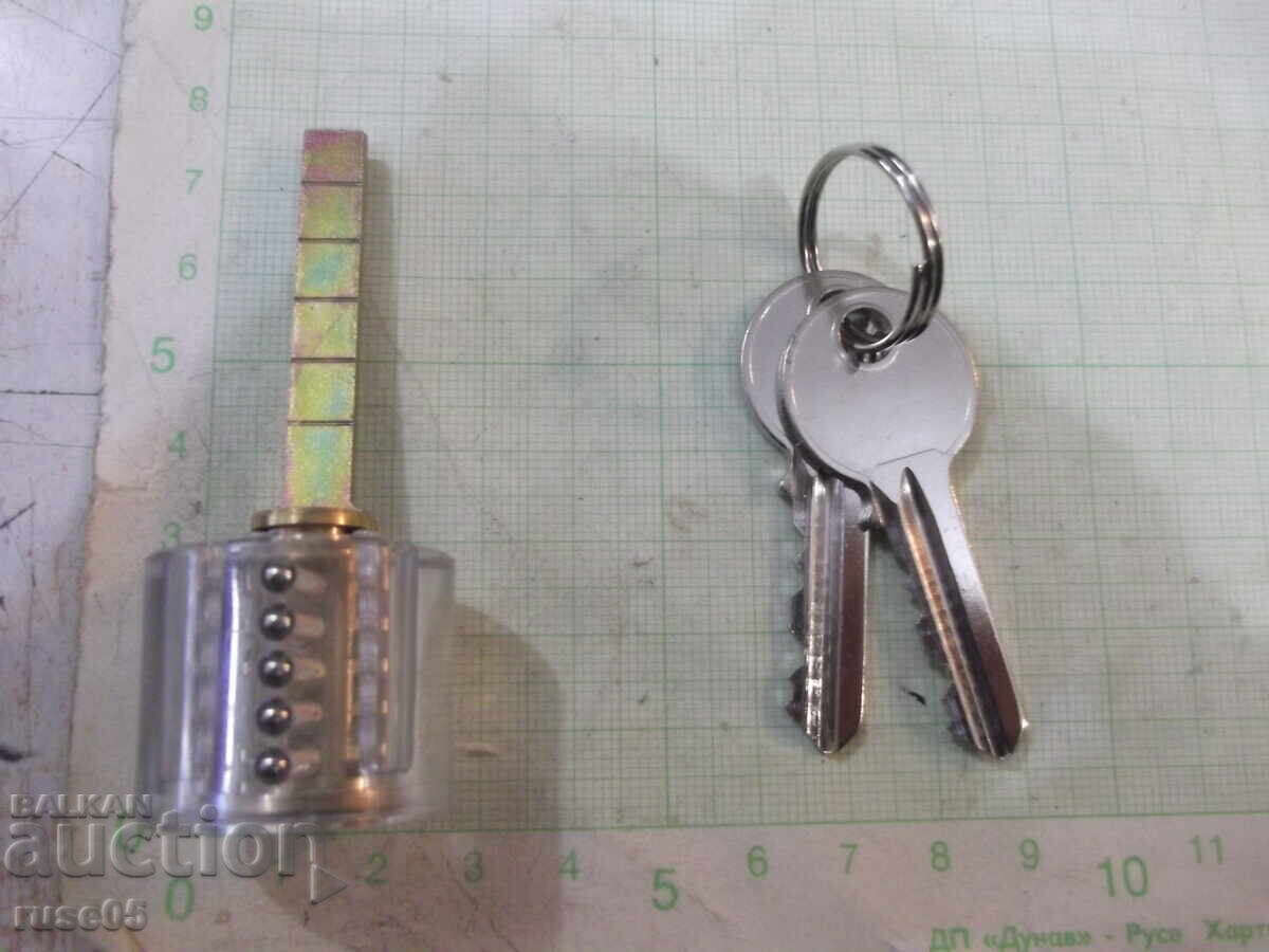 Transparent lock with two keys, new with price 20.00 BGN | € 10.23 Transparent lock with two keys, new with price 20.00 BGN | € 10.23
