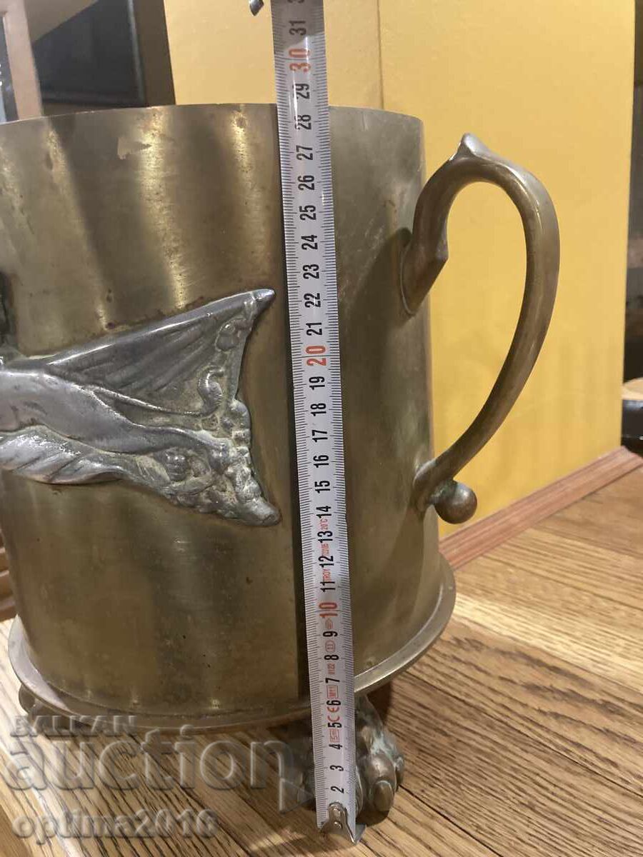 Delivery of Massive vase made of a shell