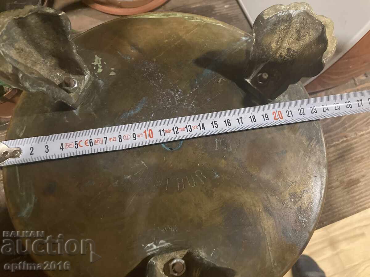 Massive vase made of a shell - 5