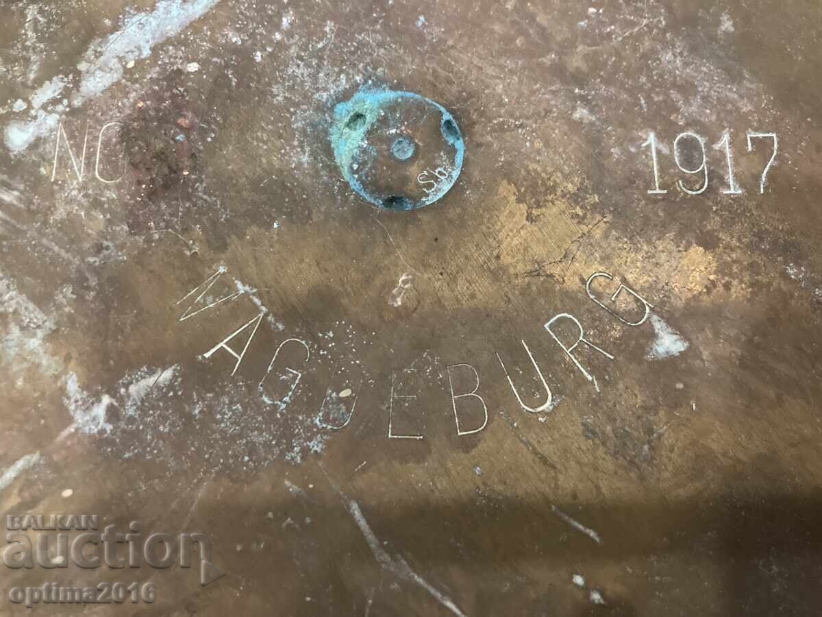 Massive vase made of a shell - 7