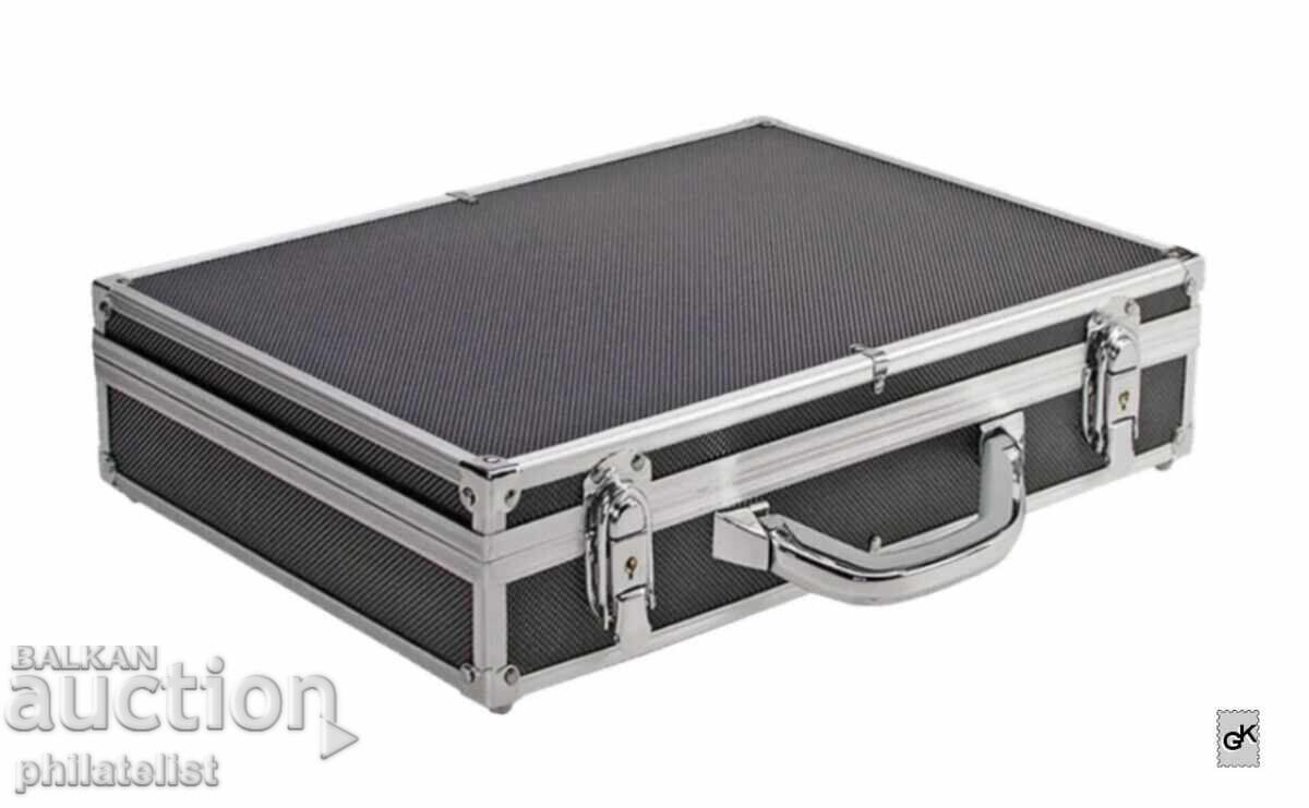Auction SAFE – Large aluminum suitcase with 6 red coin trays Auction SAFE – Large aluminum suitcase with 6 red coin trays