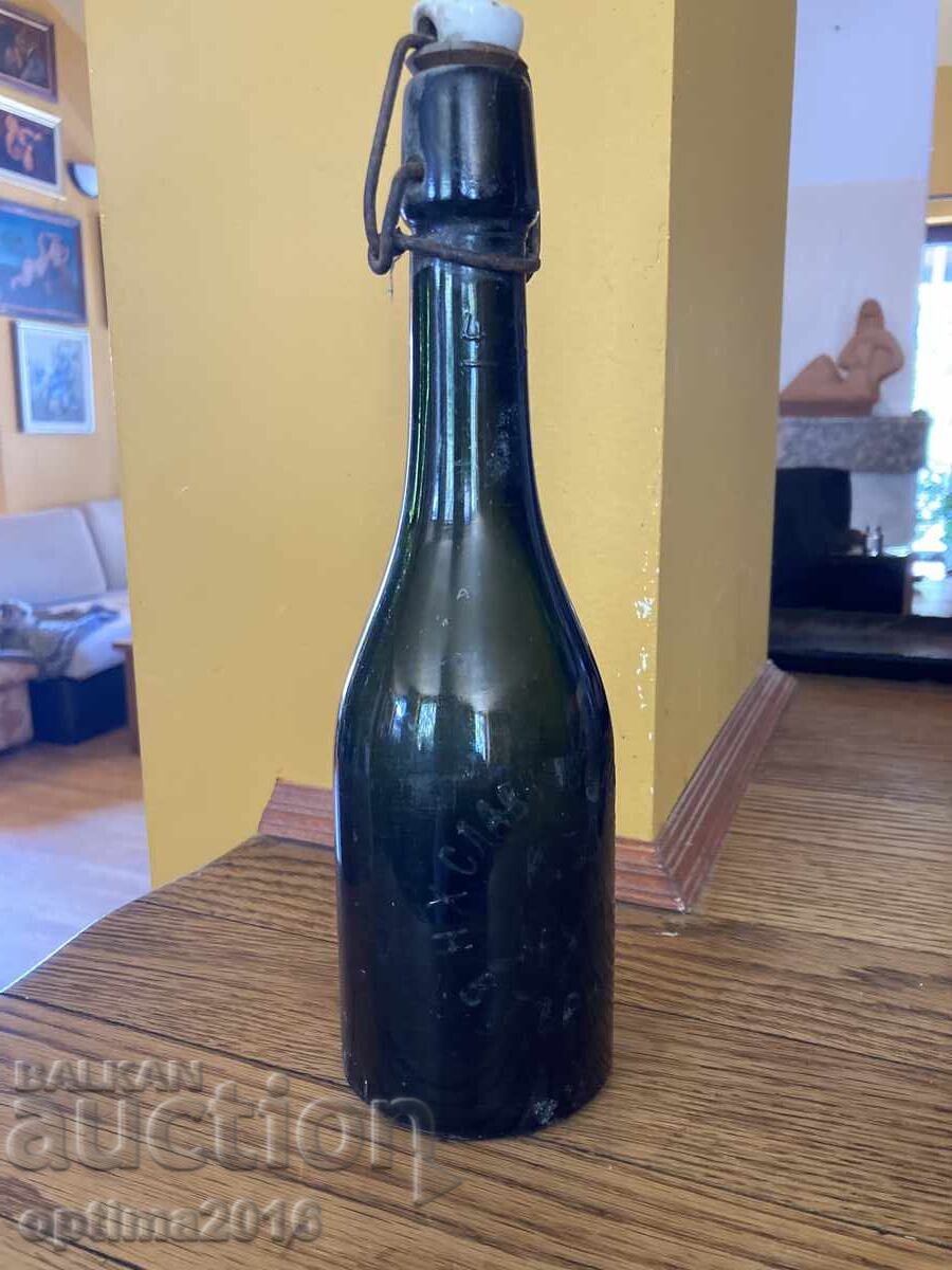 Old beer bottle Old beer bottle