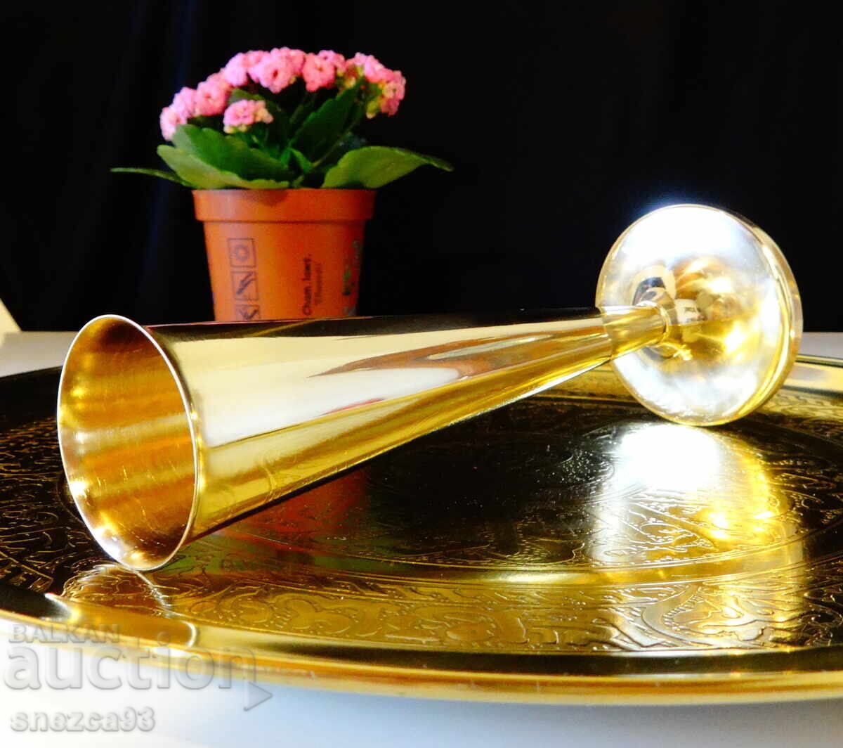Bronze vase for one rose, napkin holder, candlestick with price 10.00 BGN | € 5.11 Bronze vase for one rose, napkin holder, candlestick with price 10.00 BGN | € 5.11