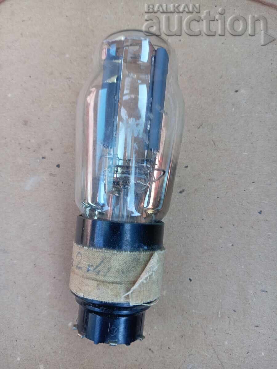 Аукцион Старинна радио лампа Аукцион Старинна радио лампа