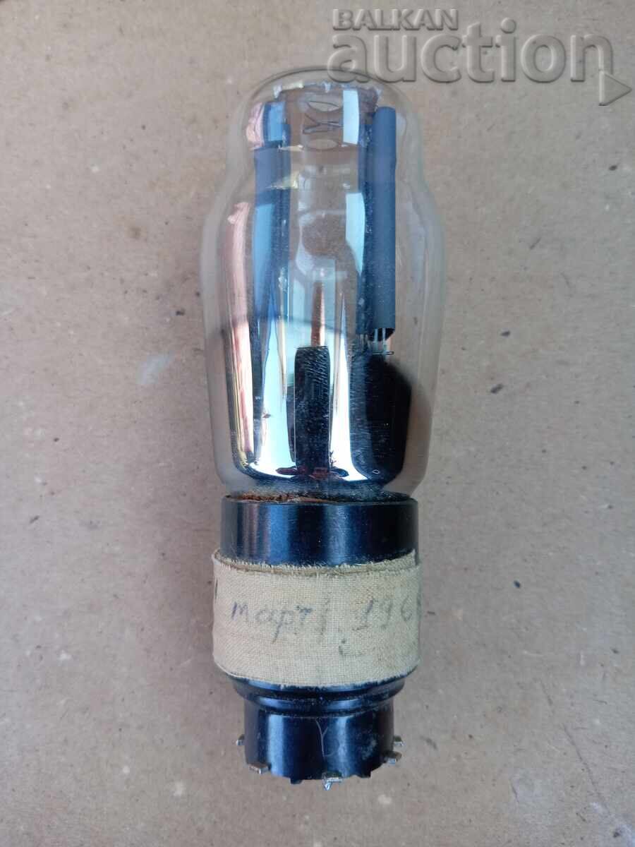 Старинна радио лампа Старинна радио лампа