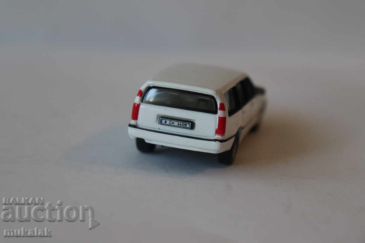 Delivery of 1:72 HONGWELL VOLVO 850 TOY CAR MODEL Delivery of 1:72 HONGWELL VOLVO 850 TOY CAR MODEL