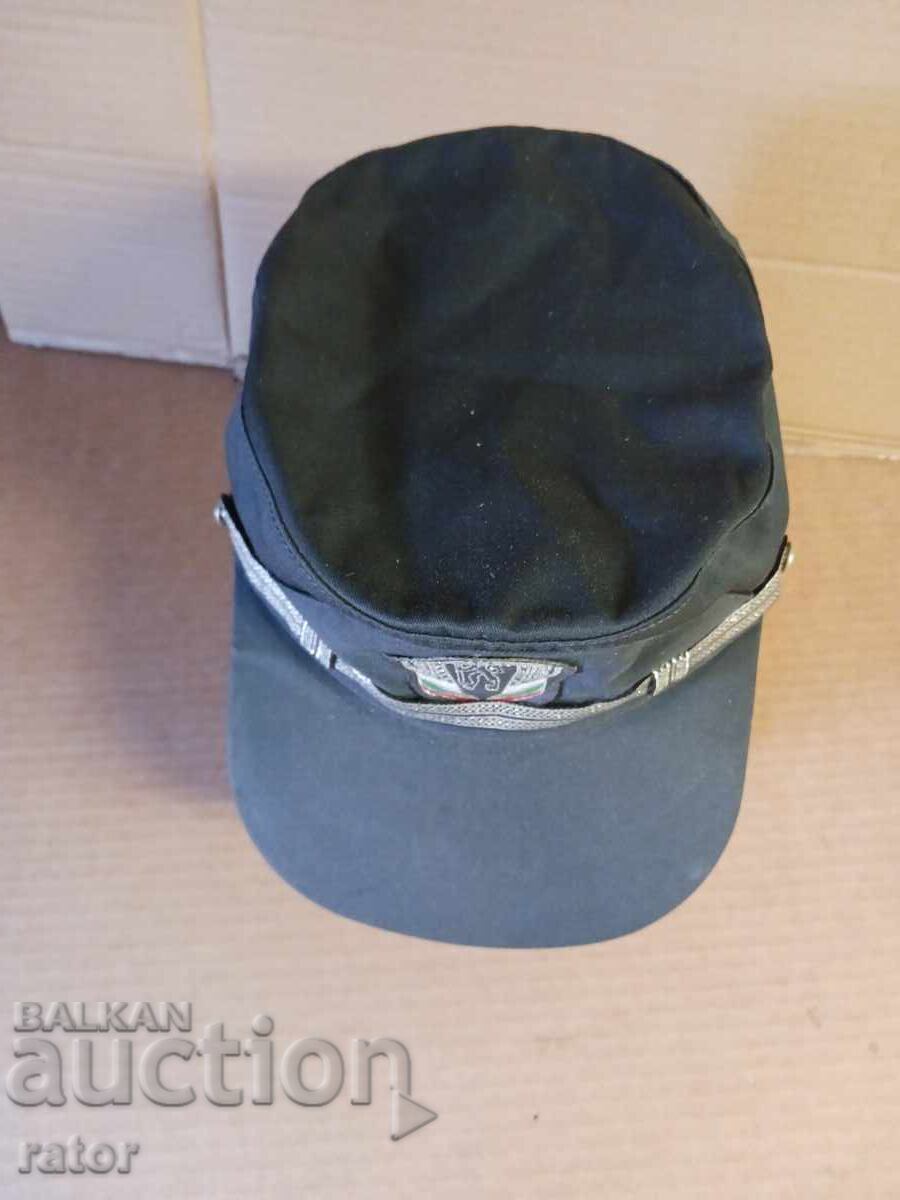 Pălărie veche de poliție de vară, uniformă cu preț 15.00 BGN | € 7.67 Pălărie veche de poliție de vară, uniformă cu preț 15.00 BGN | € 7.67