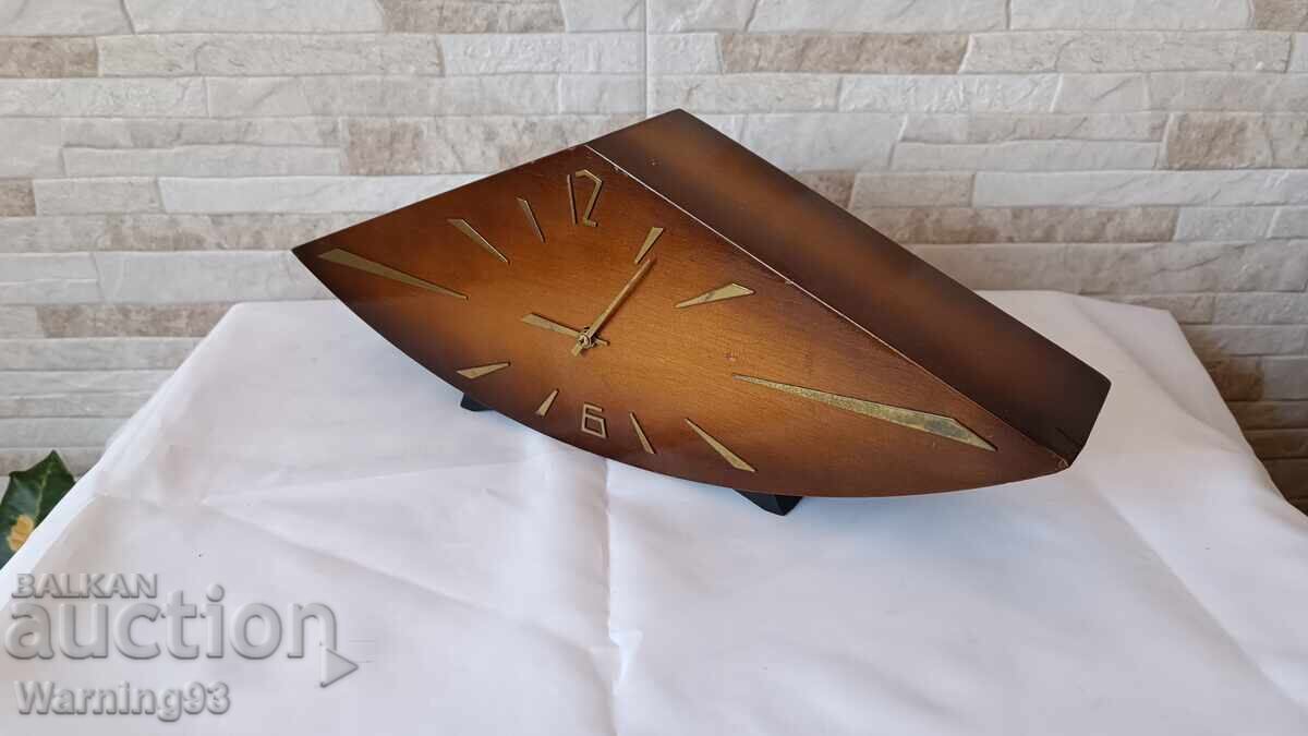 Аукцион Стар настолен / каминен часовник - ВЕСНА - 1970г. Аукцион Стар настолен / каминен часовник - ВЕСНА - 1970г.