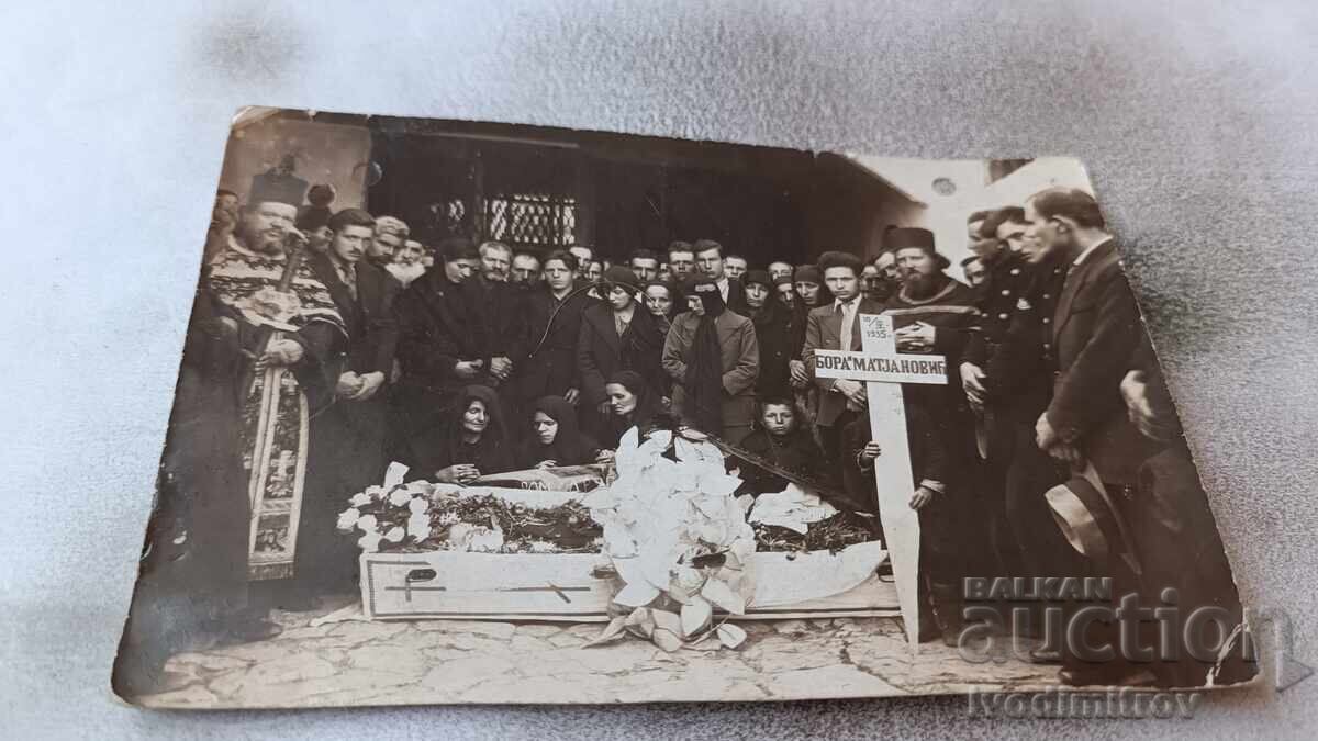 Photo Funeral with clergy Photo Funeral with clergy