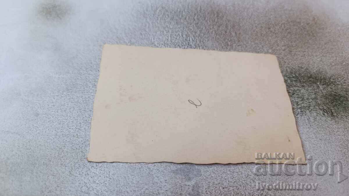 Fotografie Sofia Doi bărbați și o femeie într-o grădină iarna cu preț 2.35 BGN | € 1.20 Fotografie Sofia Doi bărbați și o femeie într-o grădină iarna cu preț 2.35 BGN | € 1.20