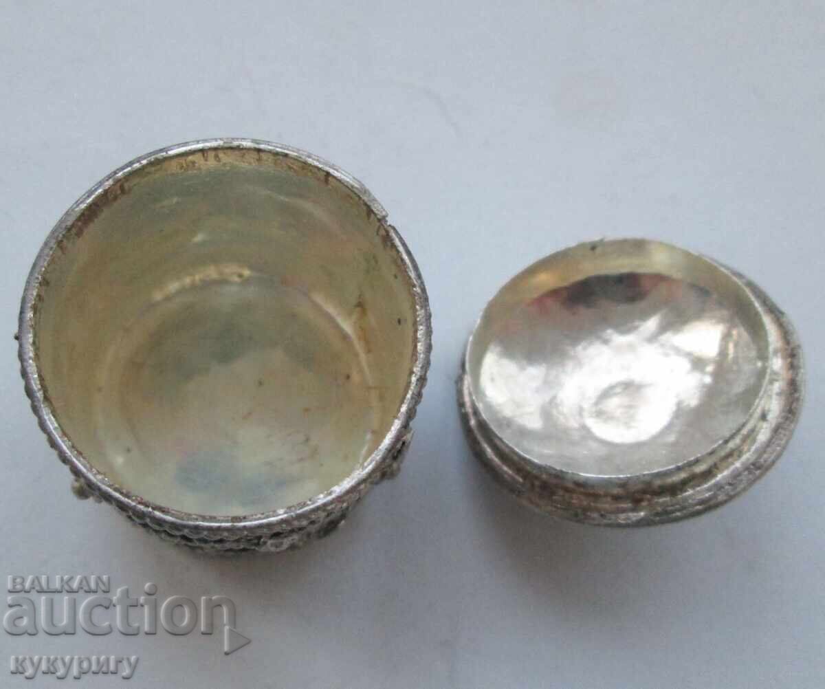 Delivery of Old small box with cellular enamel Delivery of Old small box with cellular enamel