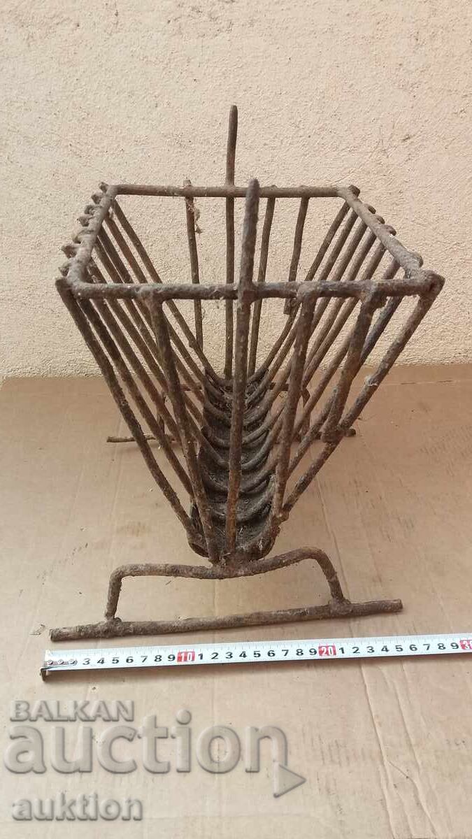 Auction Old animal feeder mini rabbit hutch Auction Old animal feeder mini rabbit hutch