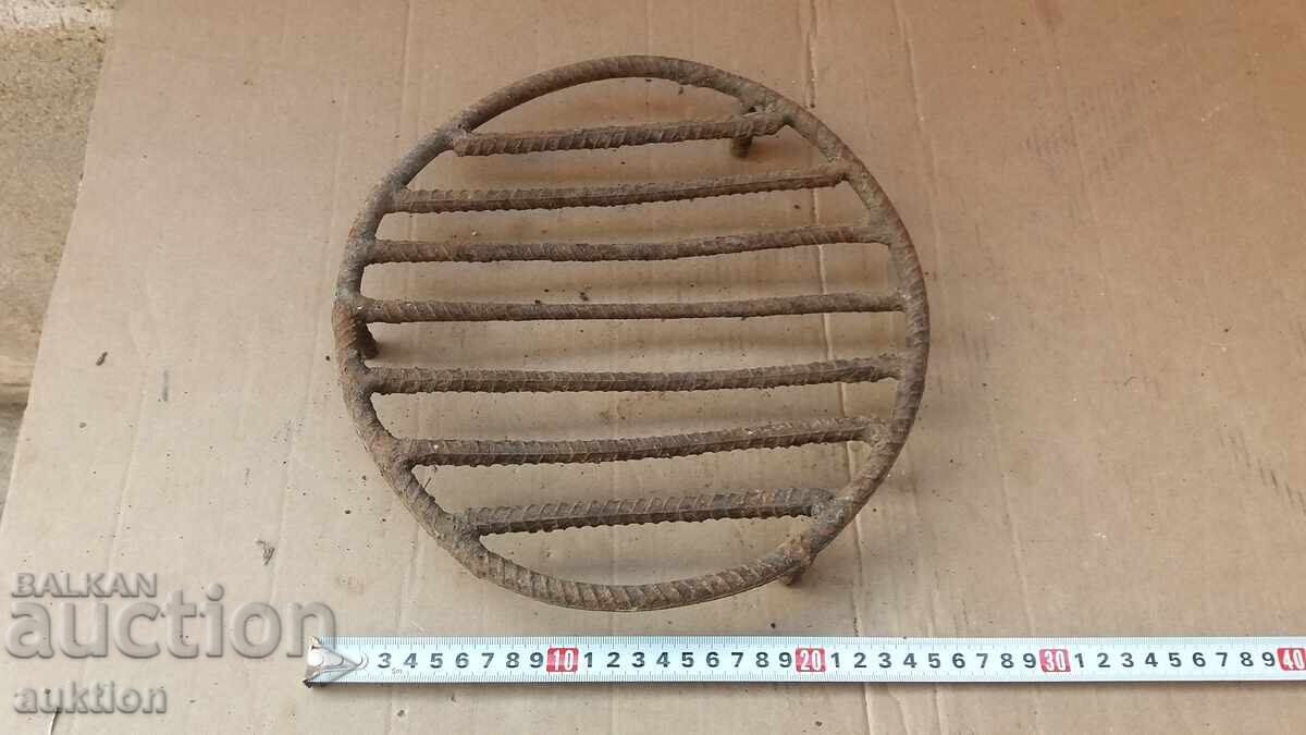 Auction OLD SOLID METAL FIREPLACE STAND Auction OLD SOLID METAL FIREPLACE STAND