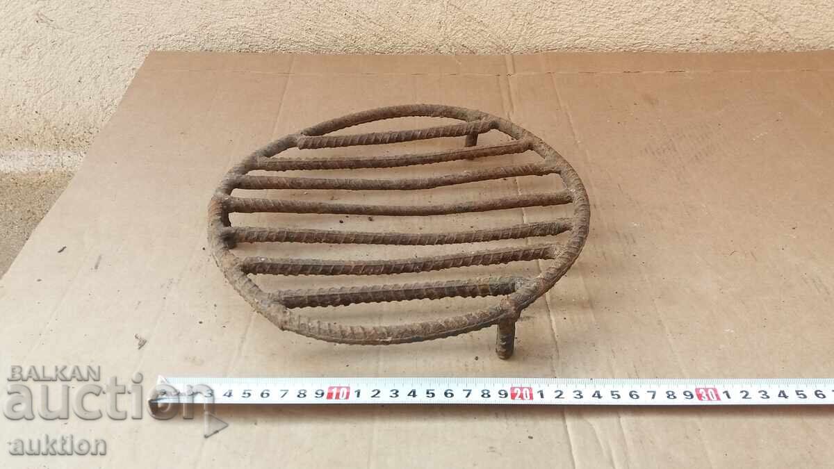 Delivery of OLD SOLID METAL FIREPLACE STAND Delivery of OLD SOLID METAL FIREPLACE STAND