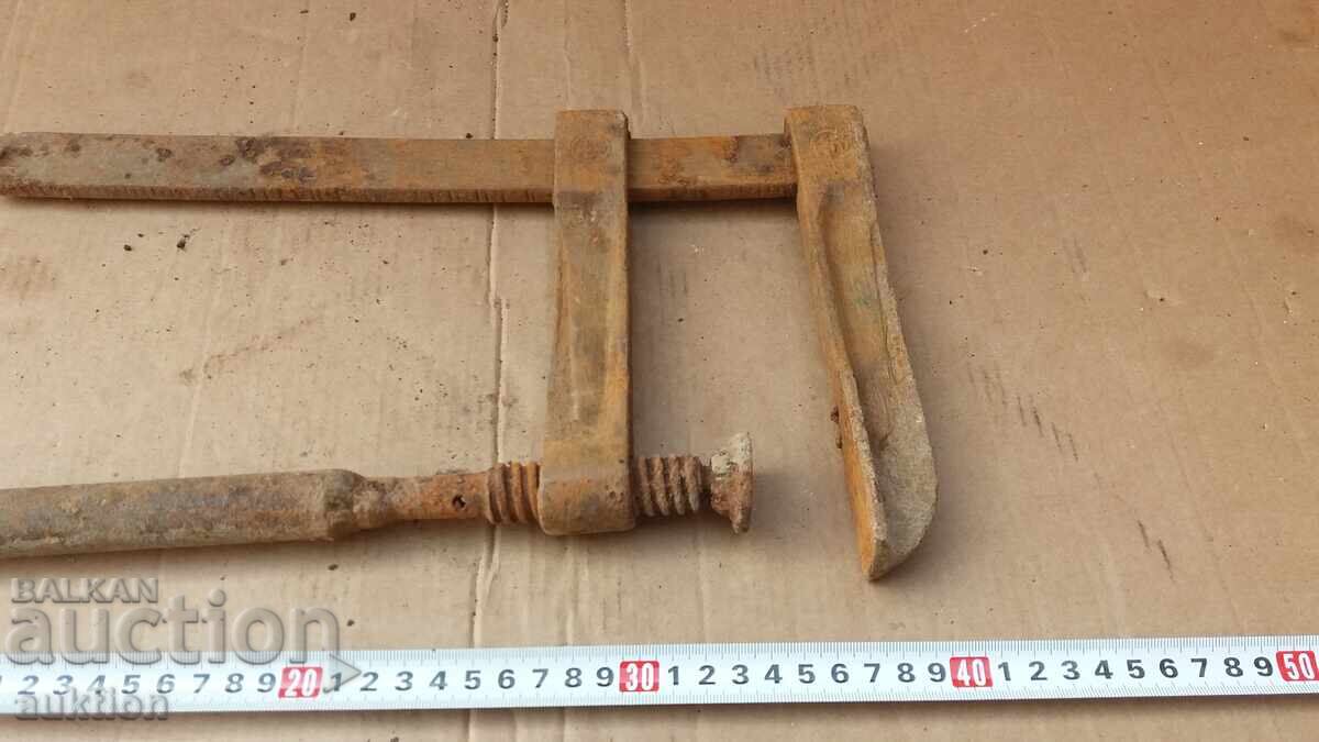 OLD CARPENTER'S VISE WITH MARKING - 5 OLD CARPENTER'S VISE WITH MARKING - 5